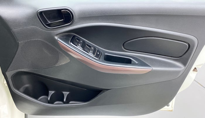 2020 Ford FREESTYLE TITANIUM 1.2 TI-VCT MT, Petrol, Manual, 33,341 km, Driver Side Door Panels Control