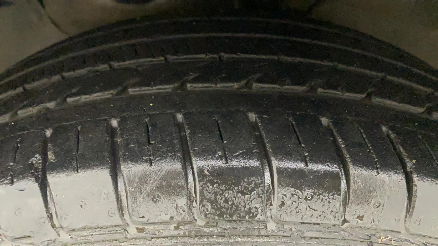 2015 Hyundai Creta S 1.6 PETROL, Petrol, Manual, 28,686 km, Left Front Tyre Tread