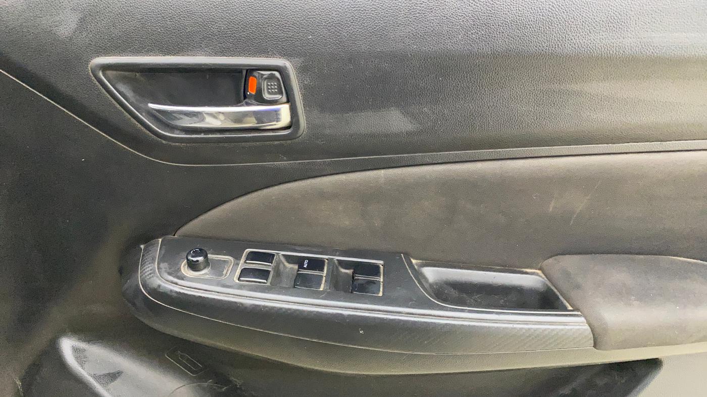 2022 Maruti Swift VXI, Petrol, Manual, 64,983 km, Driver Side Door Panels Control