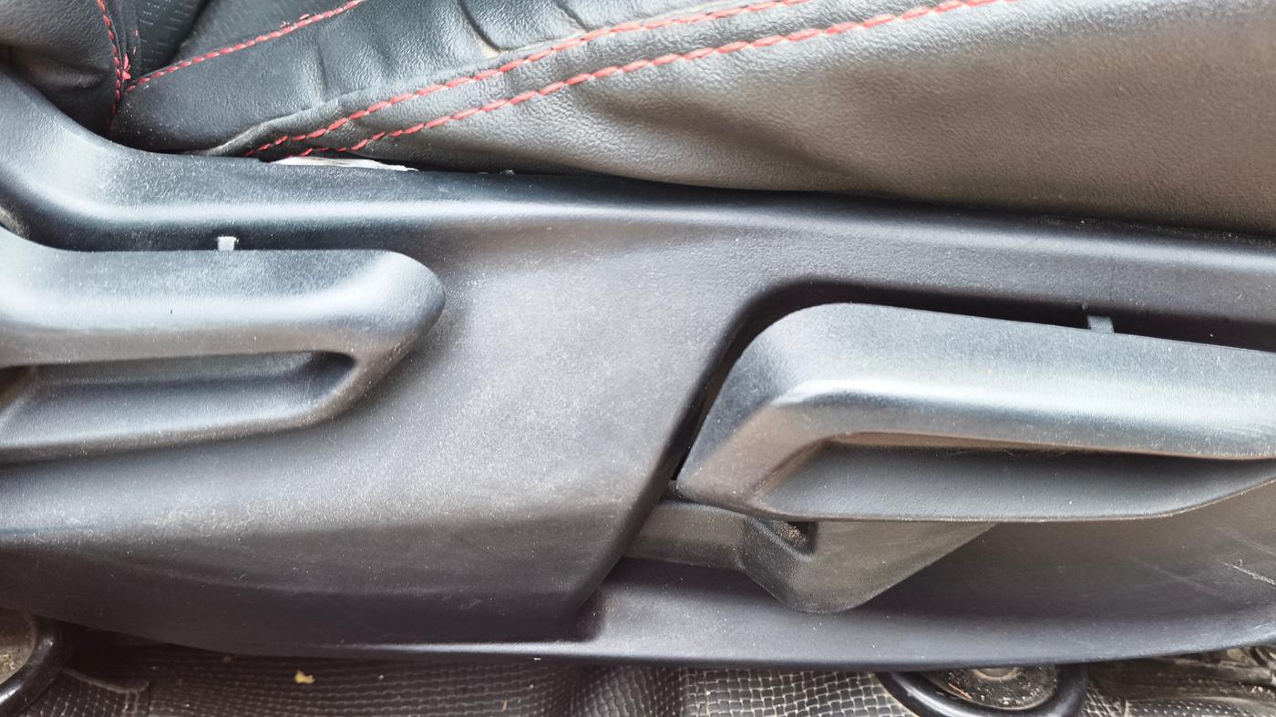 2022 Tata TIAGO NRG XZ MT, Petrol, Manual, 68,264 km, Driver Side Adjustment Panel
