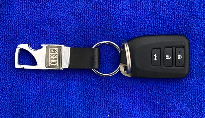 2018 Toyota YARIS G CVT, Petrol, Automatic, 14,875 km, Key Close Up