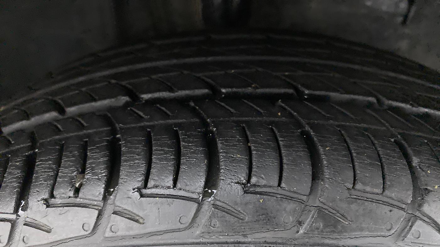 2018 Toyota YARIS G CVT, Petrol, Automatic, 14,875 km, Right Front Tyre Tread
