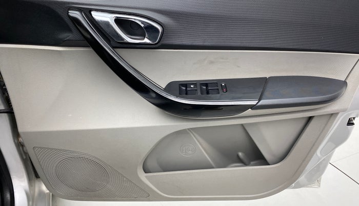 2018 Tata Tiago XZA 1.2 REVOTRON, Petrol, Automatic, 7,048 km, Driver Side Door Panels Control