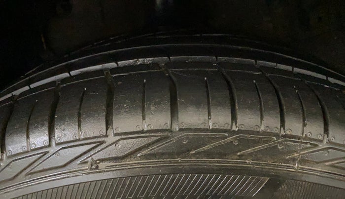 2022 Tata NEXON XZA PLUS PETROL DARK EDITION, CNG, Automatic, 41,875 km, Right Rear Tyre Tread