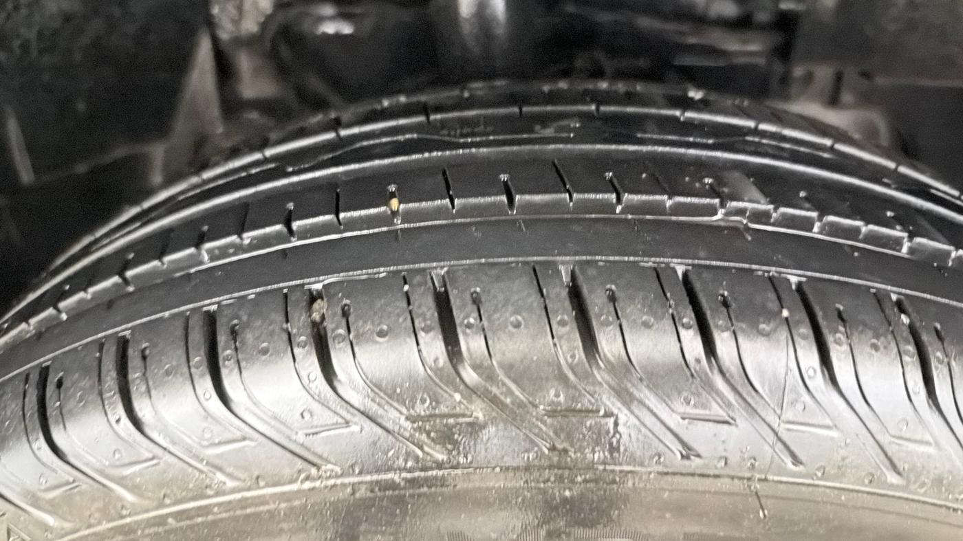 2018 Tata NEXON XT PETROL, Petrol, Manual, 28,953 km, Right Front Tyre Tread