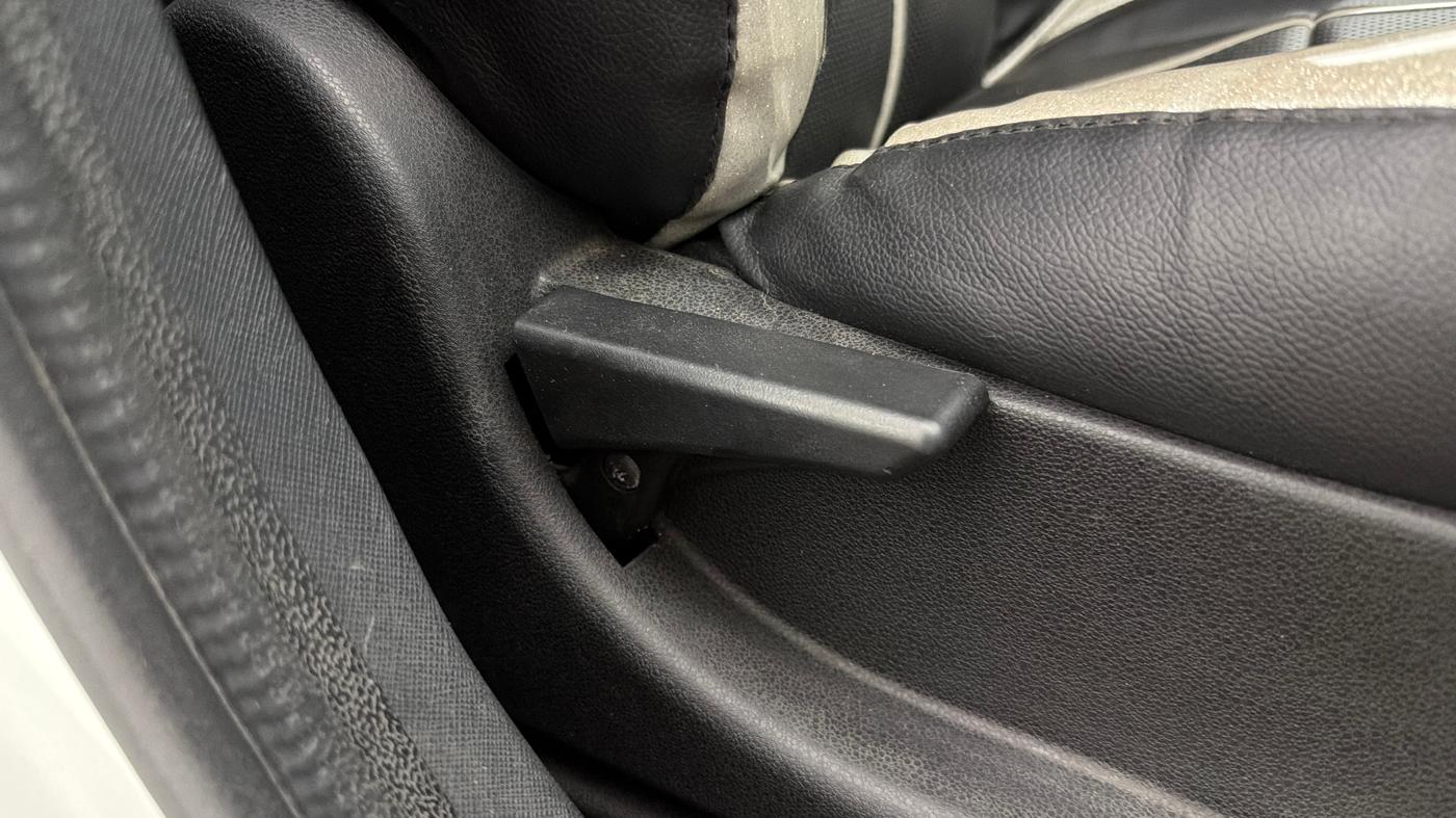 2018 Tata NEXON XT PETROL, Petrol, Manual, 28,953 km, Driver Side Adjustment Panel