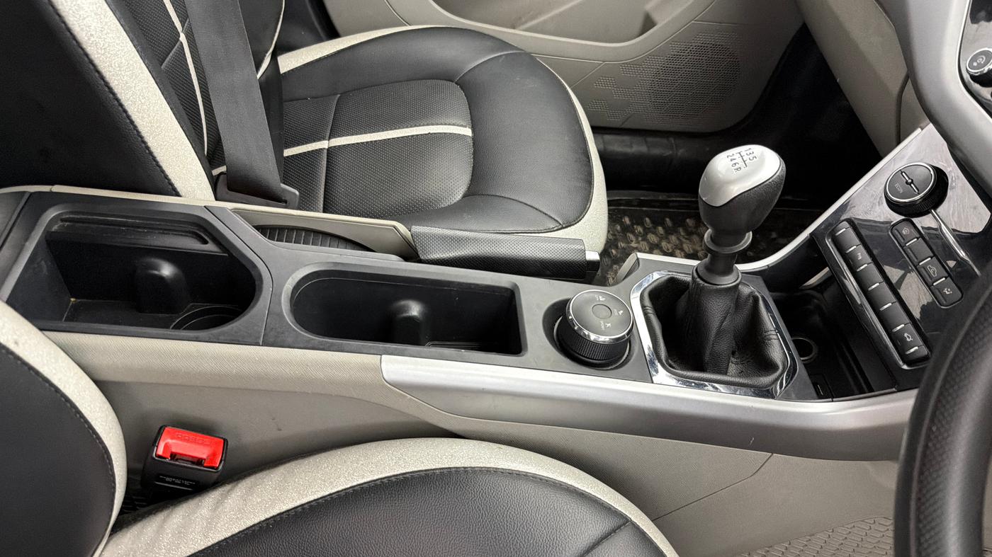 2018 Tata NEXON XT PETROL, Petrol, Manual, 28,953 km, Gear Lever