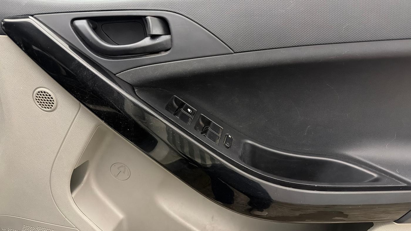 2018 Tata NEXON XT PETROL, Petrol, Manual, 28,953 km, Driver Side Door Panels Control