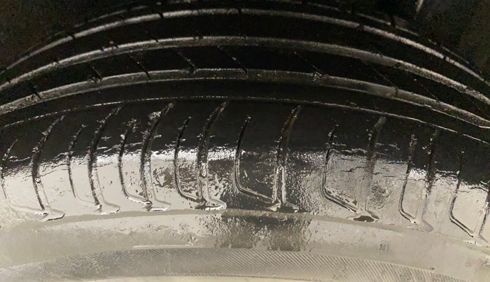 2018 Maruti Vitara Brezza ZDI PLUS AT DUAL TONE, Diesel, Automatic, 1,03,888 km, Left Rear Tyre Tread