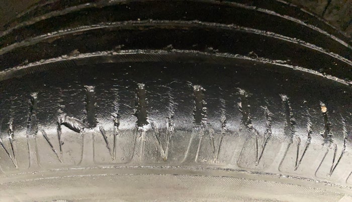 2018 Maruti Vitara Brezza ZDI PLUS AT DUAL TONE, Diesel, Automatic, 1,03,888 km, Right Front Tyre Tread