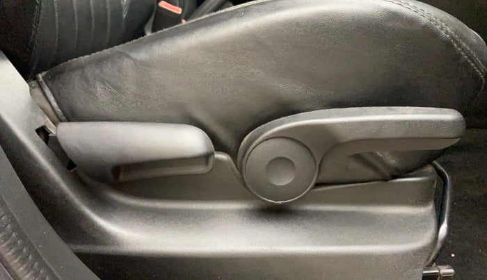 2018 Maruti Vitara Brezza ZDI PLUS AT DUAL TONE, Diesel, Automatic, 1,03,888 km, Driver Side Adjustment Panel