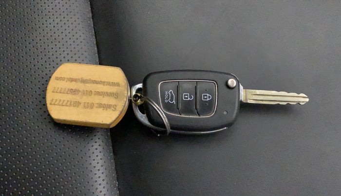 2021 Hyundai VENUE S+ 1.2, Petrol, Manual, 67,701 km, Key Close Up