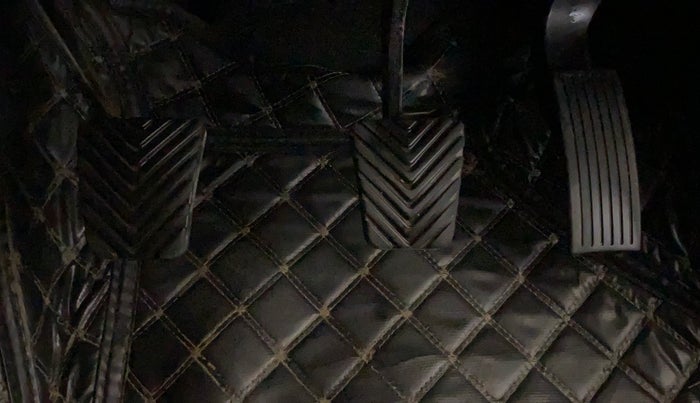 2021 Hyundai VENUE S+ 1.2, Petrol, Manual, 67,701 km, Pedals