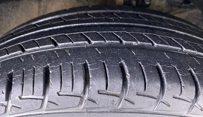 2017 Maruti Baleno DELTA PETROL 1.2, Petrol, Manual, 25,405 km, Right Front Tyre Tread