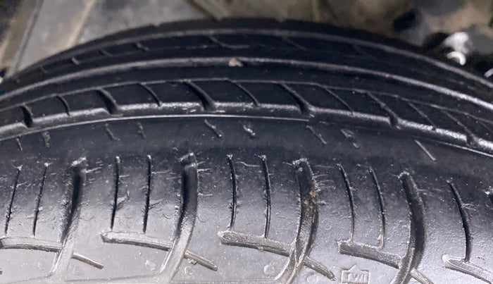 2017 Maruti Baleno DELTA PETROL 1.2, Petrol, Manual, 25,405 km, Left Front Tyre Tread