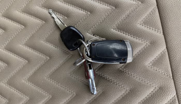 2021 Maruti Dzire LXI, Petrol, Manual, 39,650 km, Key Close Up
