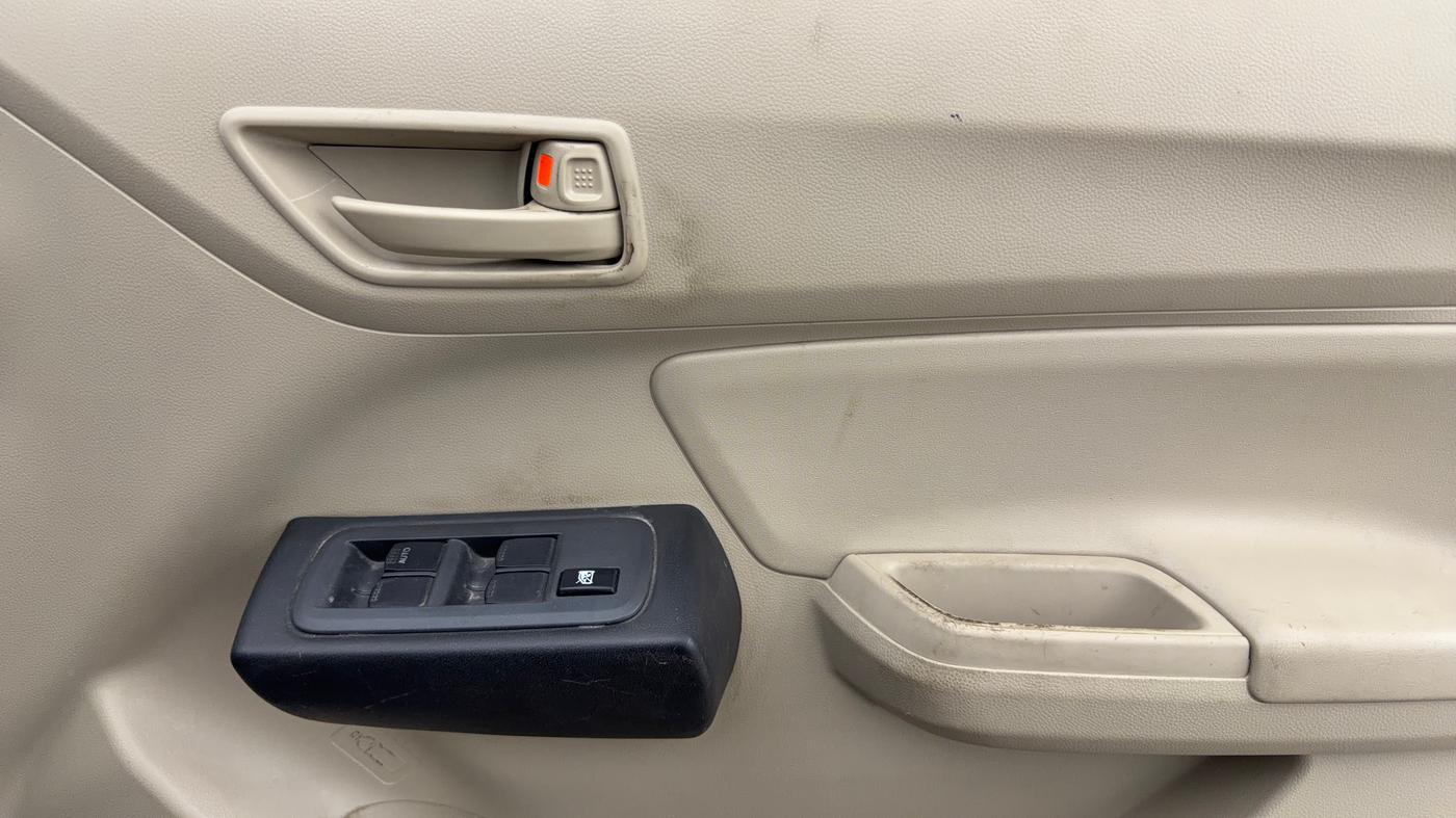 2021 Maruti Dzire LXI, Petrol, Manual, 39,650 km, Driver Side Door Panels Control