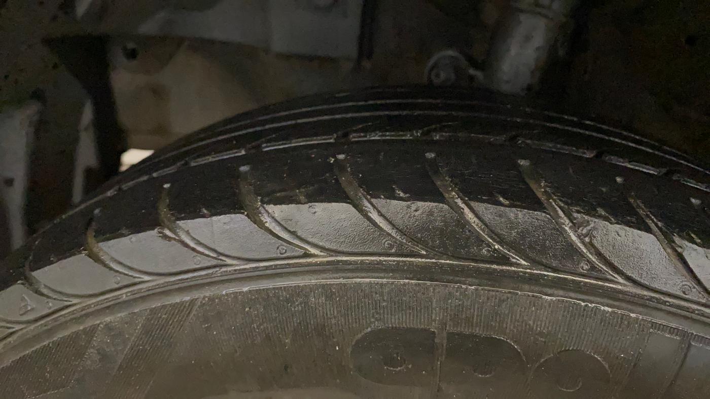 2021 Honda Amaze 1.2L I-VTEC S, CNG, Manual, 39,122 km, Left Front Tyre Tread