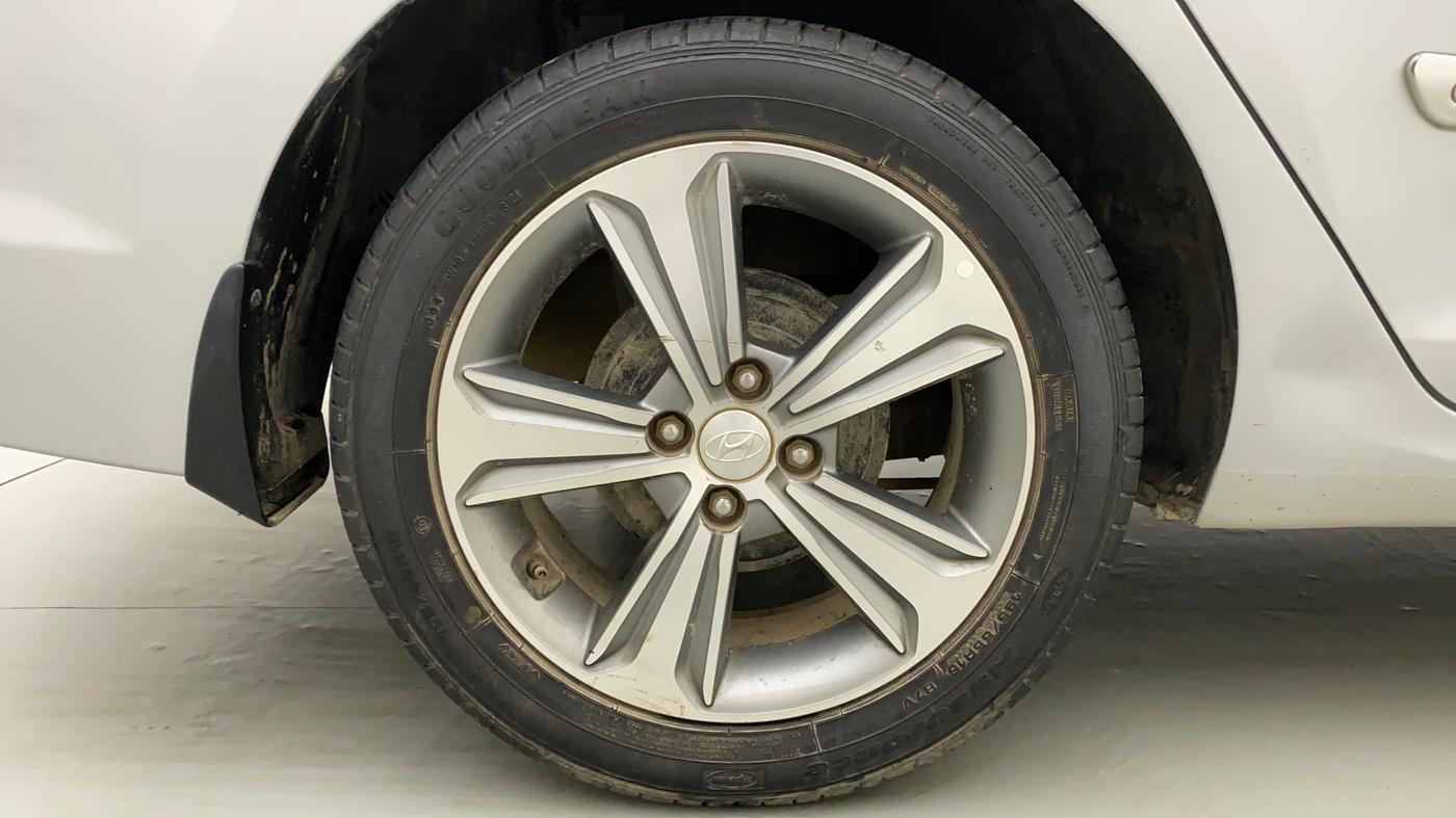 2017 Hyundai Verna 1.6 VTVT SX, Petrol, Manual, 89,581 km, Right Rear Wheel