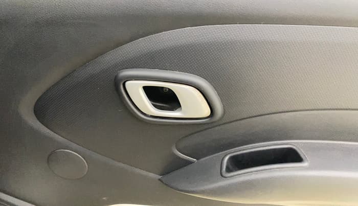 2018 Datsun Redi Go T(O) 1.0, Petrol, Manual, 31,437 km, Driver Side Door Panels Control