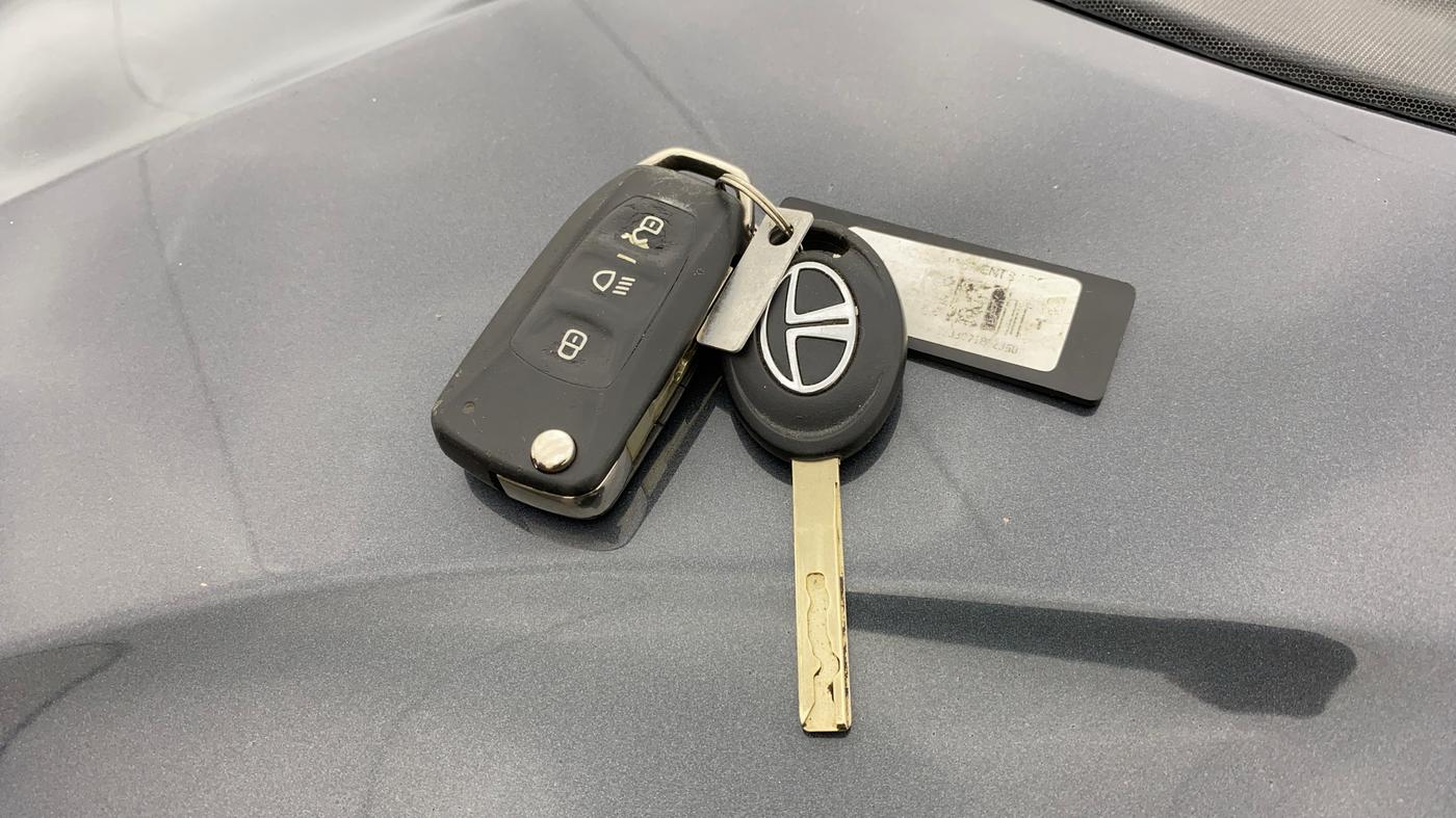 2018 Tata NEXON XZ PETROL, Petrol, Manual, 53,738 km, Key Close Up