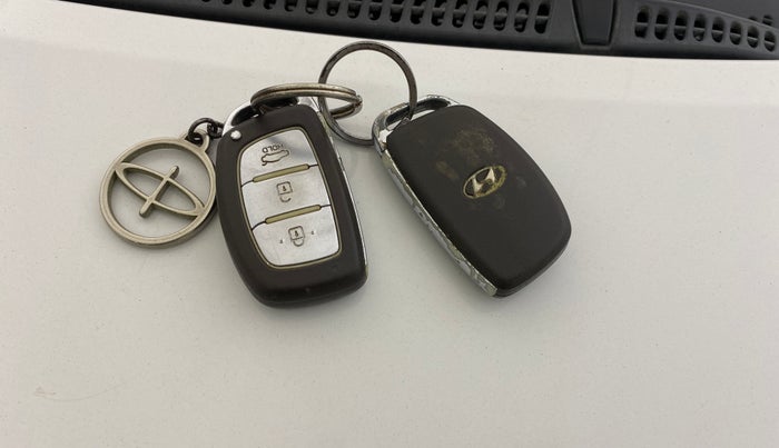 2014 Hyundai Grand i10 ASTA AT 1.2 KAPPA VTVT, Petrol, Automatic, 59,122 km, Key Close Up