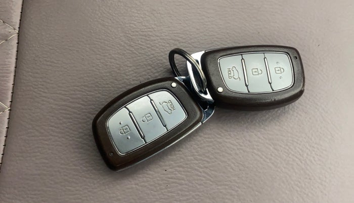 2016 Hyundai Creta SX PLUS 1.6 PETROL, Petrol, Manual, 60,484 km, Key Close Up