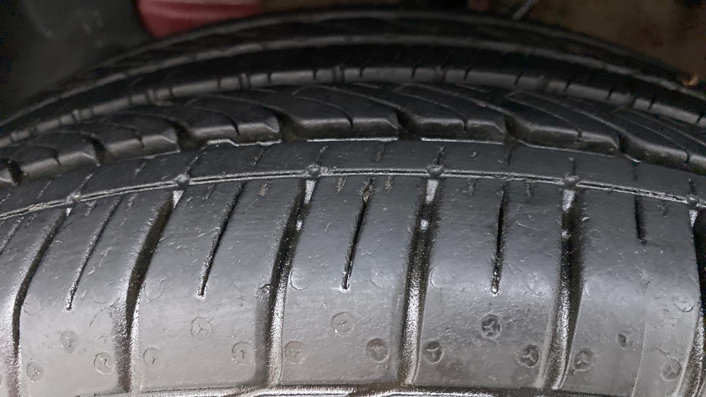 2019 Hyundai Elite i20 1.2  ASTA (O) CVT, Petrol, Automatic, 7,243 km, Left Front Tyre Tread
