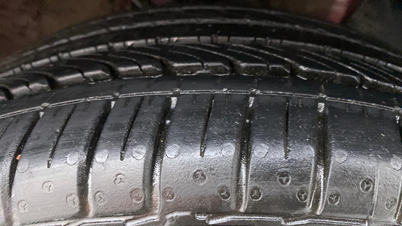 2019 Hyundai Elite i20 1.2  ASTA (O) CVT, Petrol, Automatic, 7,243 km, Right Front Tyre Tread