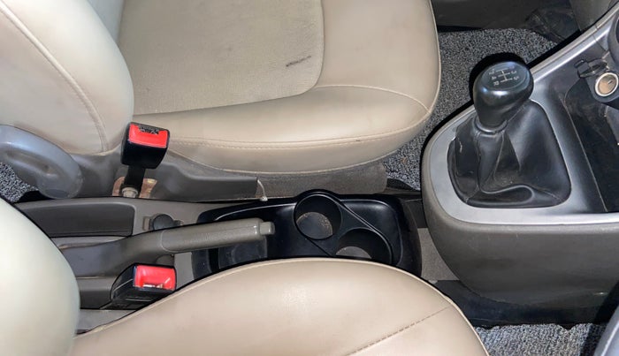 2013 Hyundai i10 ERA 1.1, CNG, Manual, 91,787 km, Gear Lever