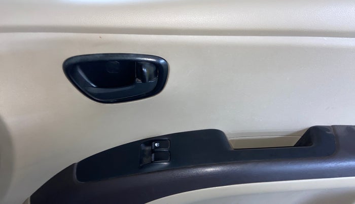 2013 Hyundai i10 ERA 1.1, CNG, Manual, 91,787 km, Driver Side Door Panels Control