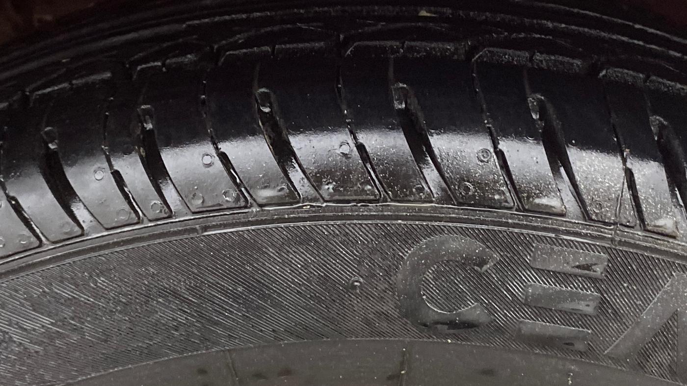 2016 Honda Brio S MT, Petrol, Manual, 46,757 km, Right Front Tyre Tread