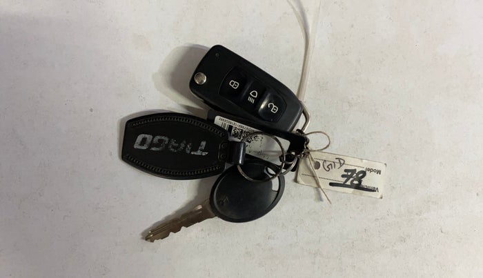 2017 Tata Tiago XZ PETROL, Petrol, Manual, 68,432 km, Key Close Up