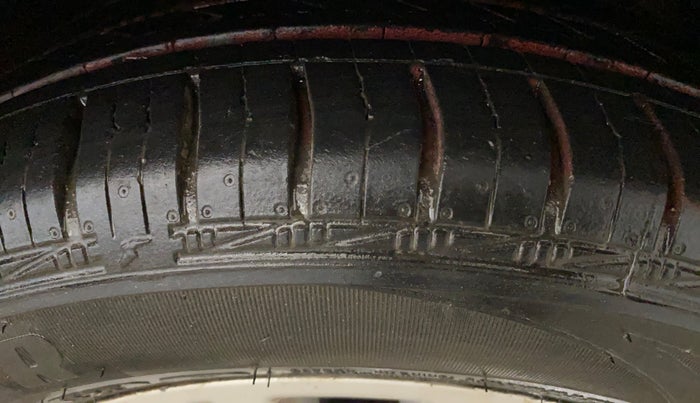 2017 Tata Tiago XZ PETROL, Petrol, Manual, 68,432 km, Right Front Tyre Tread