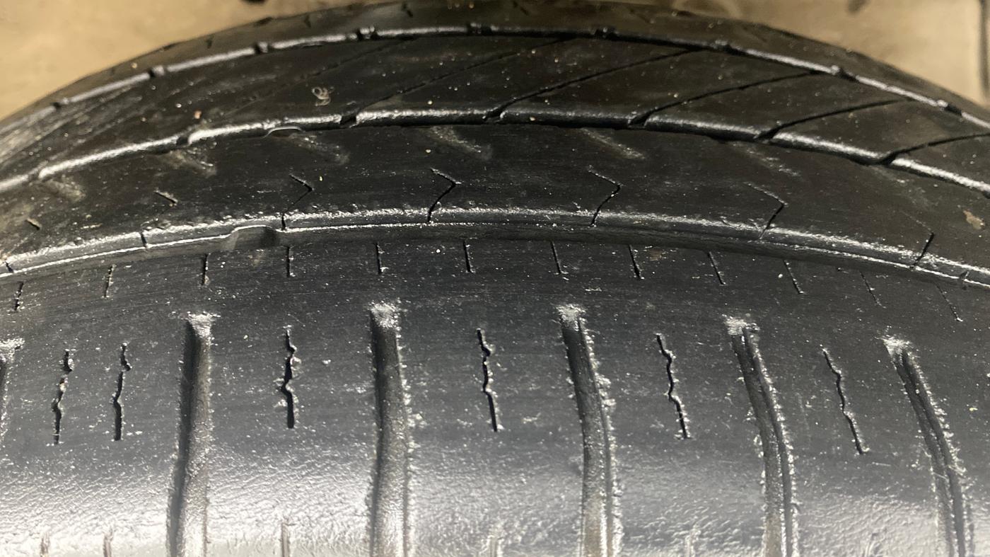 2015 Maruti Swift ZXI, Petrol, Manual, 54,581 km, Right Front Tyre Tread