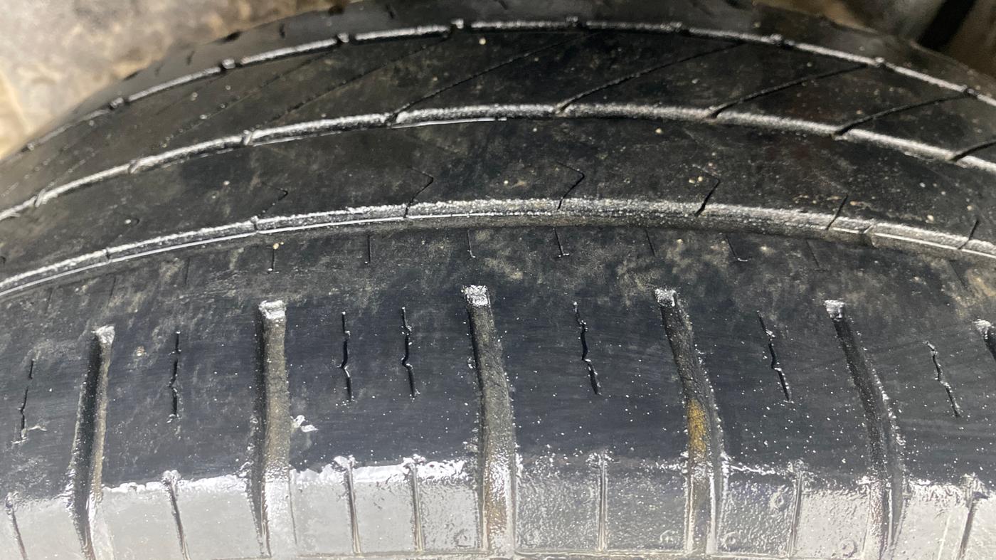 2015 Maruti Swift ZXI, Petrol, Manual, 54,581 km, Left Rear Tyre Tread