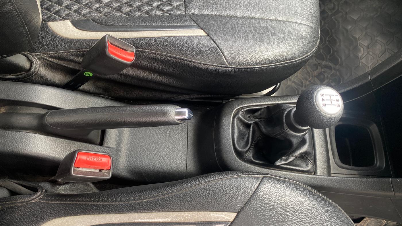 2015 Maruti Swift ZXI, Petrol, Manual, 54,581 km, Gear Lever