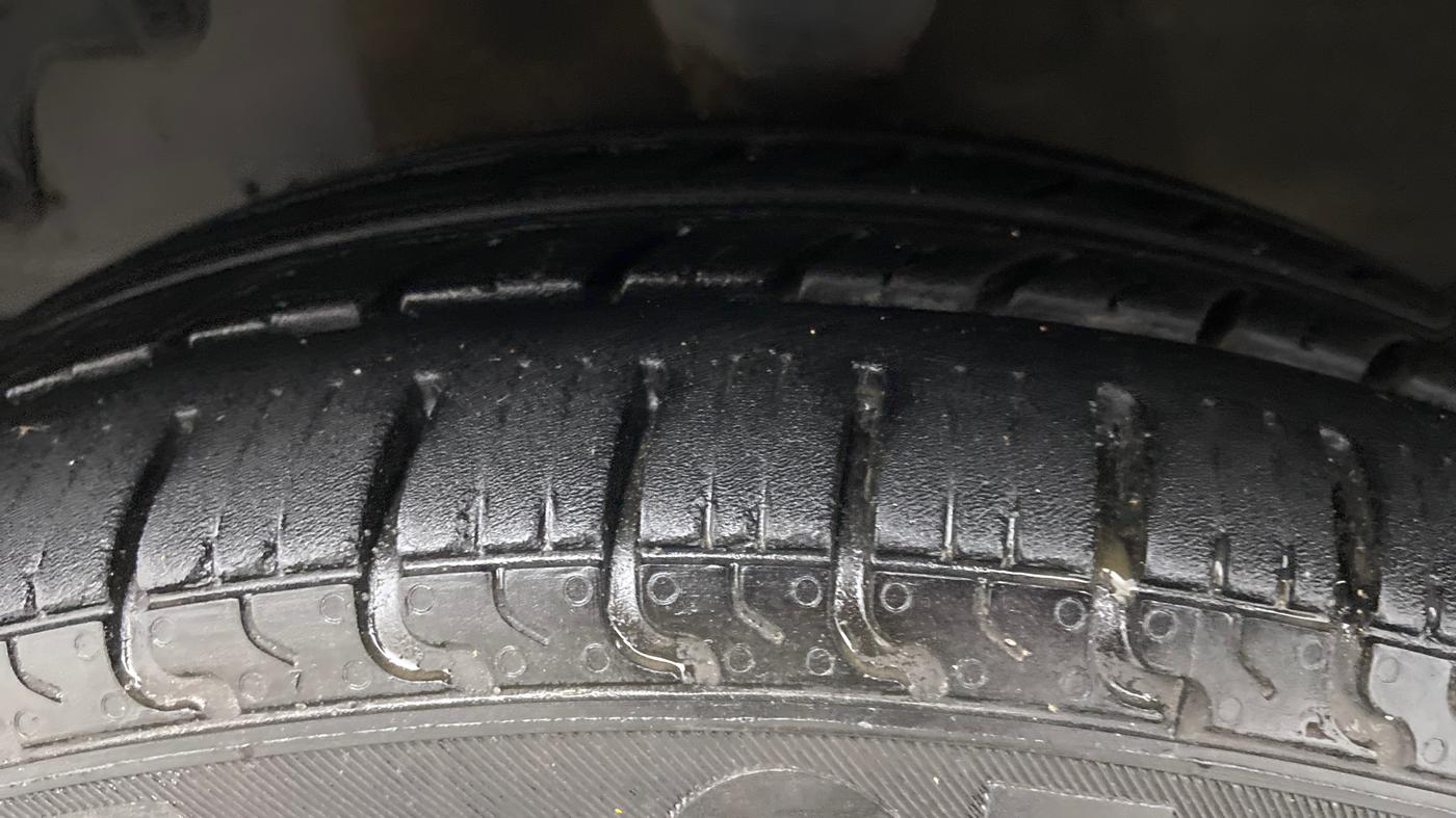 2016 Hyundai Eon MAGNA + 1.0 LITRE KAPPA, Petrol, Manual, 54,615 km, Left Front Tyre Tread
