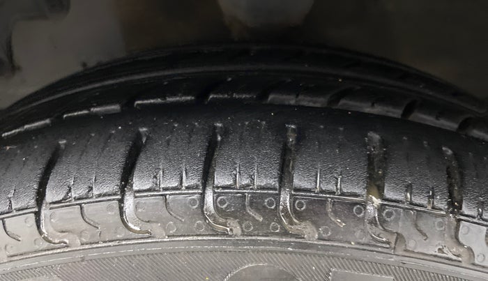 2016 Hyundai Eon MAGNA + 1.0 LITRE KAPPA, Petrol, Manual, 54,615 km, Left Front Tyre Tread