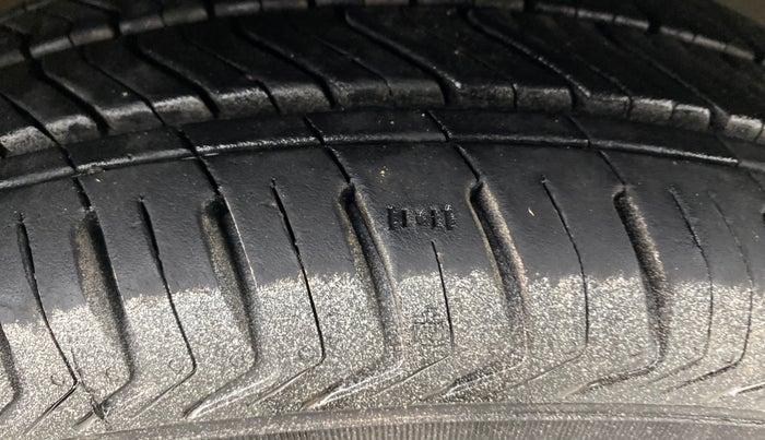 2017 Maruti Celerio VXI AMT, Petrol, Automatic, 39,343 km, Right Front Tyre Tread