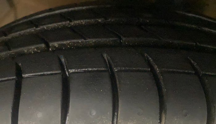 2014 Hyundai Grand i10 MAGNA 1.2 KAPPA VTVT, Petrol, Manual, 36,801 km, Left Front Tyre Tread