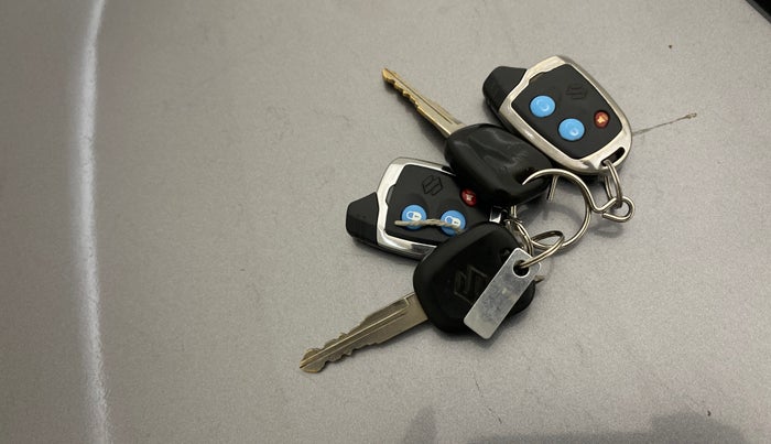 2015 Maruti Wagon R 1.0 LXI, CNG, Manual, 59,940 km, Key Close Up