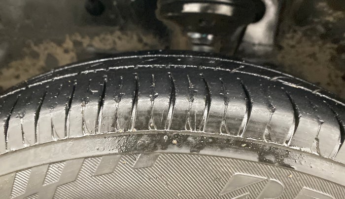 2015 Maruti Wagon R 1.0 LXI, CNG, Manual, 59,940 km, Left Front Tyre Tread