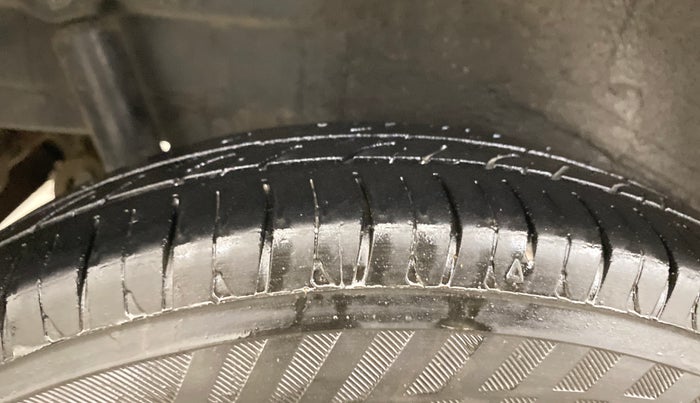 2015 Maruti Wagon R 1.0 LXI, CNG, Manual, 59,940 km, Right Rear Tyre Tread