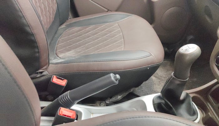 2019 Renault Duster RXS PETROL, Petrol, Manual, 57,795 km, Gear Lever