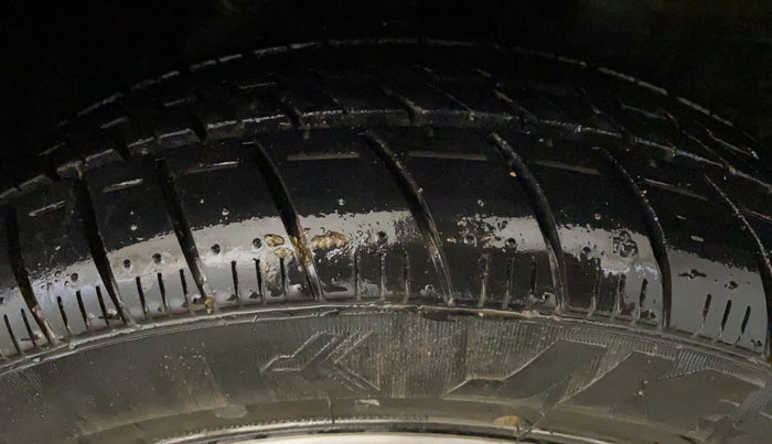 2014 Toyota Etios CROSS 1.2 G, Petrol, Manual, 44,728 km, Right Front Tyre Tread