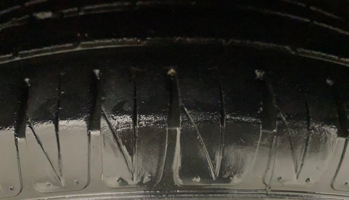 2014 Hyundai Xcent SX AT 1.2 (O), Petrol, Automatic, 1,07,526 km, Left Front Tyre Tread