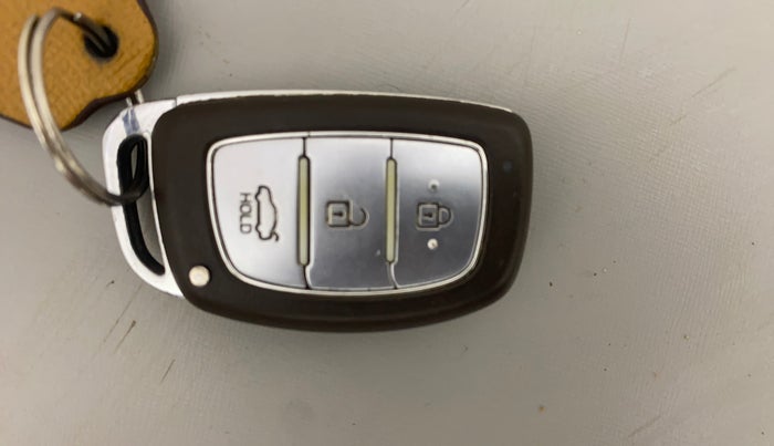 2014 Hyundai Xcent SX AT 1.2 (O), Petrol, Automatic, 1,07,526 km, Key Close Up