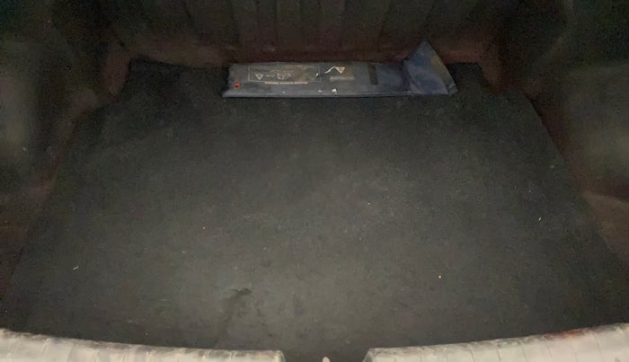 2014 Hyundai Xcent SX AT 1.2 (O), Petrol, Automatic, 1,07,526 km, Boot Inside