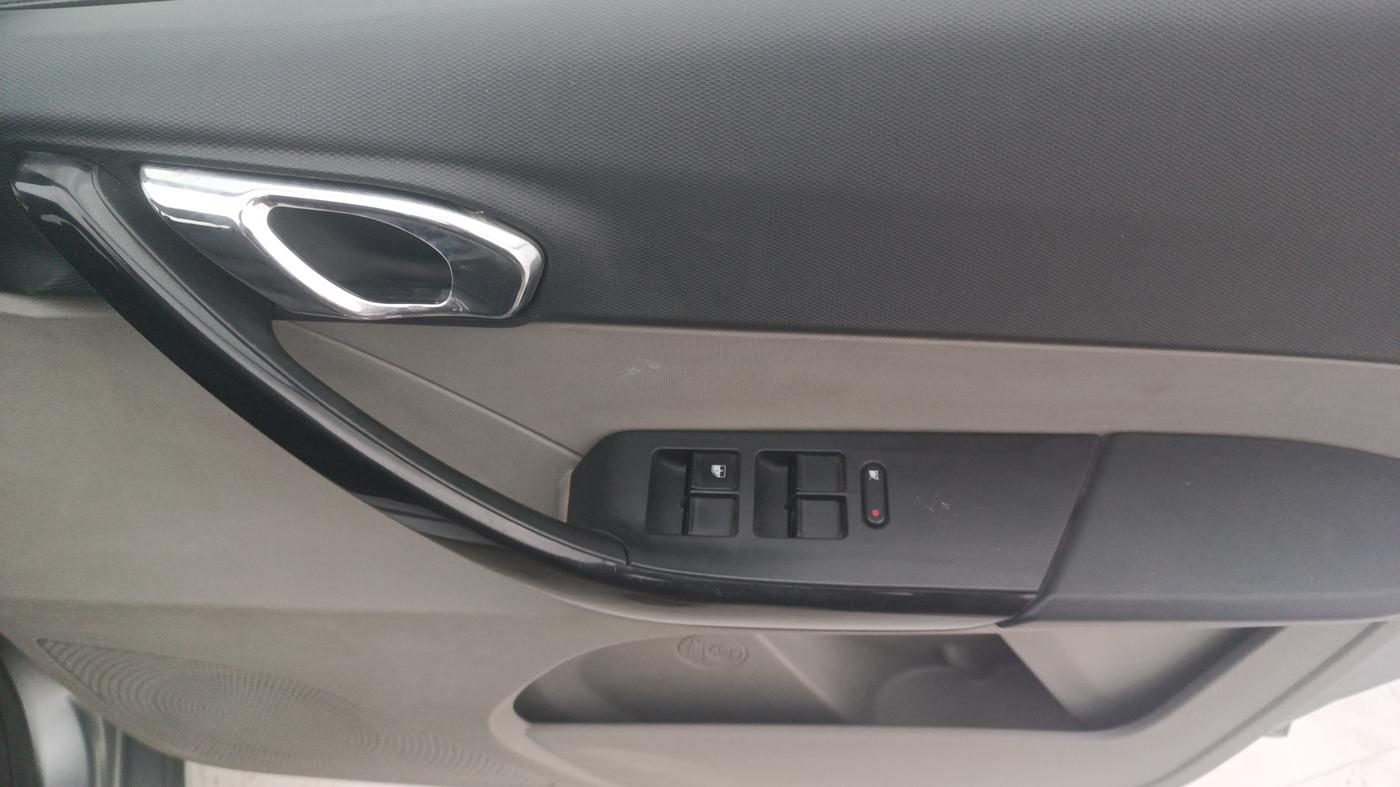 2018 Tata Tiago XZA PETROL, Petrol, Automatic, 45,507 km, Driver Side Door Panels Control